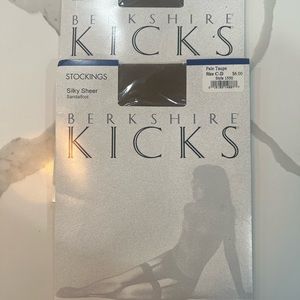Berkshire Kicks Stockings Pale Taupe Sz C-D